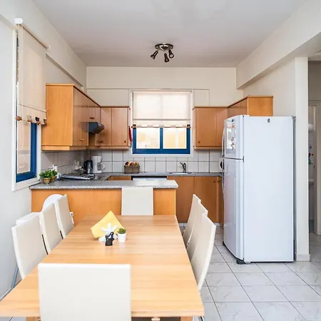 בית נופש Villa Martini Dps36 פאראלימני